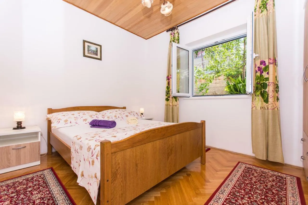 Apartman Maja 0*, Trogir